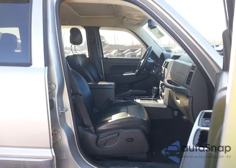 2010 Jeep Liberty Limited z USA, uszkodzony, nr VIN 1J4PN5GK5AW151882